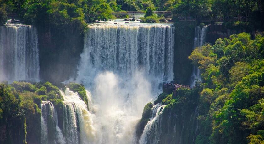 Ingressos para as Cataratas do Iguaçu: Explore as 275 Quedas d'Água, com Alturas de até 80 Metros!