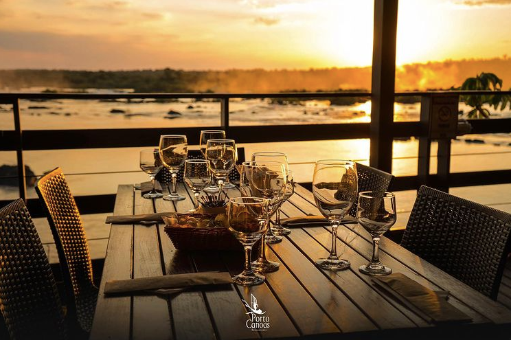 Almoço com buffet livre com uma vista incrível para as Cataratas do Iguaçu!