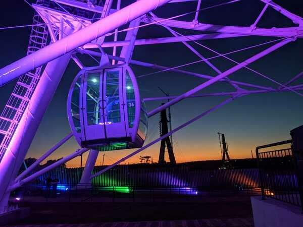 Embarque nessa emoção e encante-se com a incrível vista da maior roda gigante da América Latina!