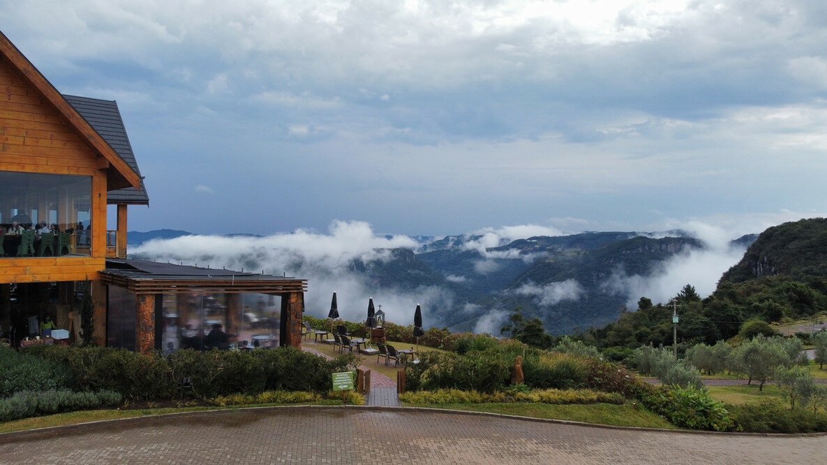 Um paraíso entre pôr do sol e oliveiras