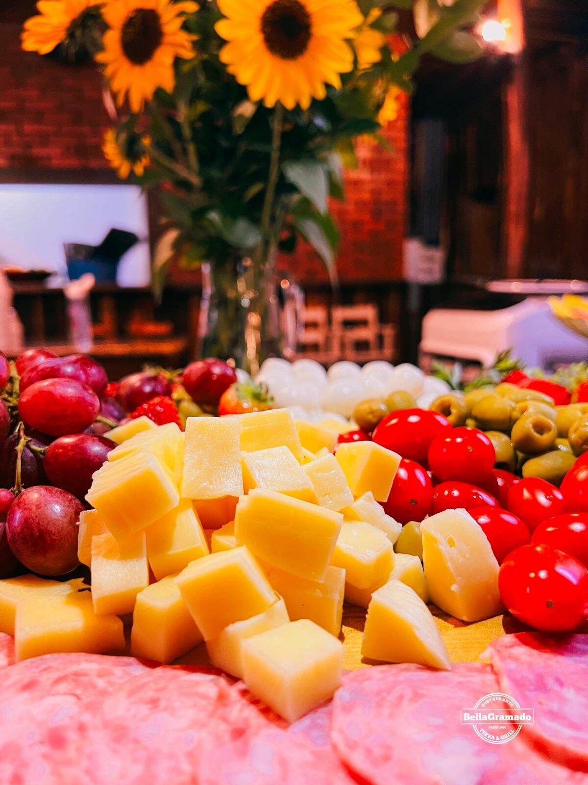 Experimente O MELHOR Buffet LIVRE com Churrasco, Saladas e Sobremesa em Gramado!