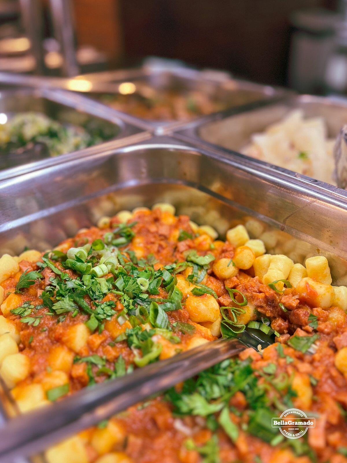 Experimente O MELHOR Buffet LIVRE com Churrasco, Saladas e Sobremesa em Gramado!