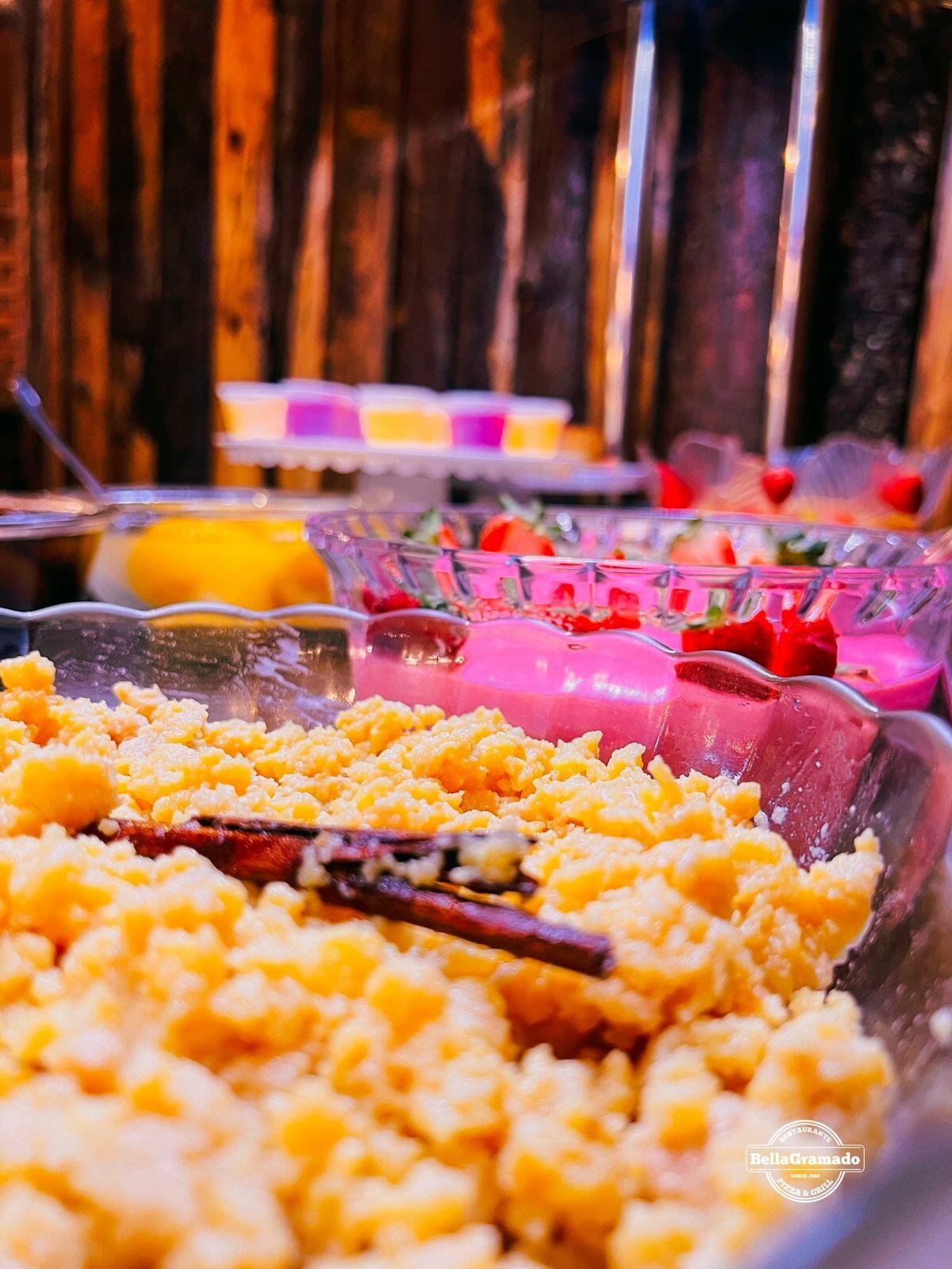 Experimente O MELHOR Buffet LIVRE com Churrasco, Saladas e Sobremesa em Gramado!