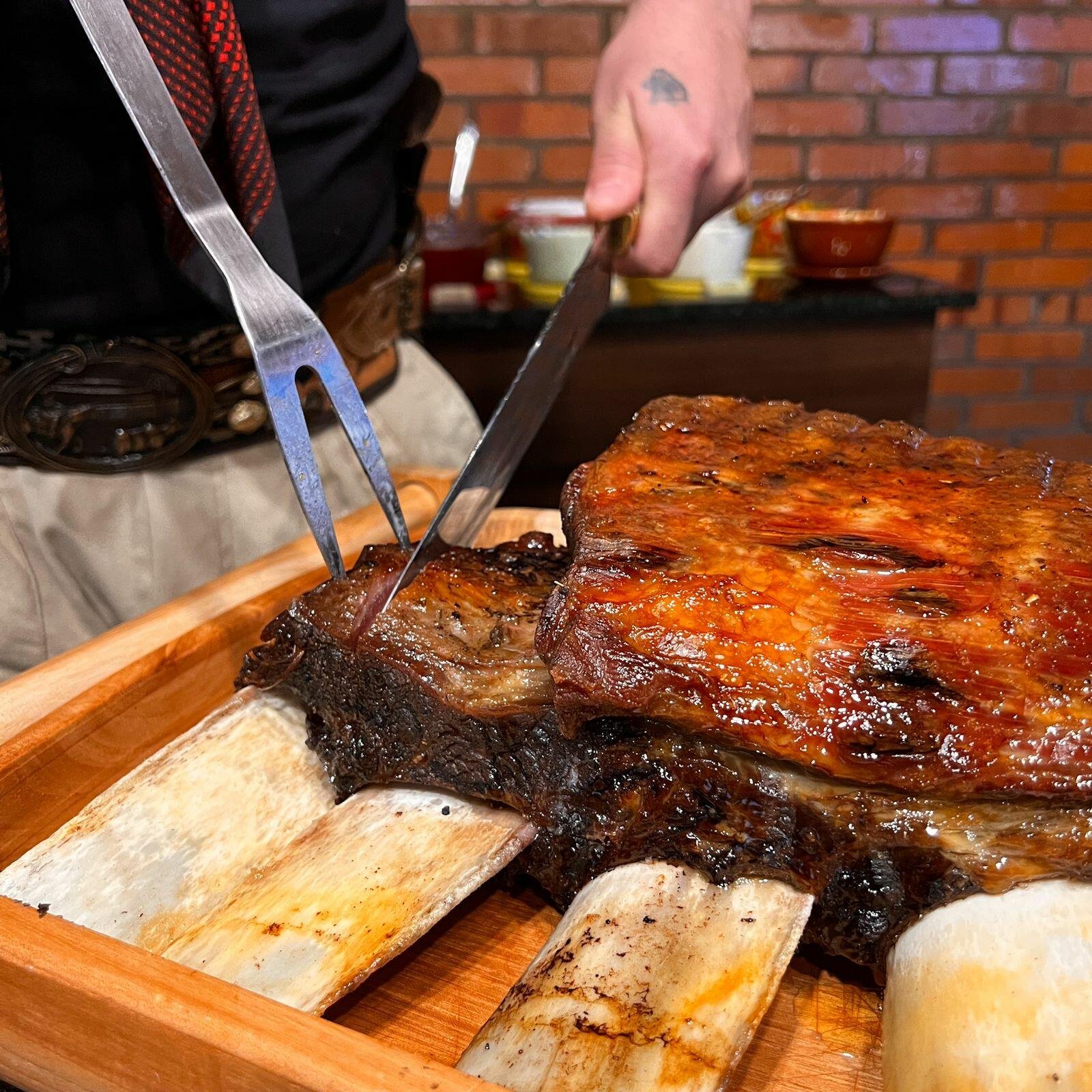 Experimente O MELHOR Buffet LIVRE com Churrasco, Saladas e Sobremesa em Gramado!