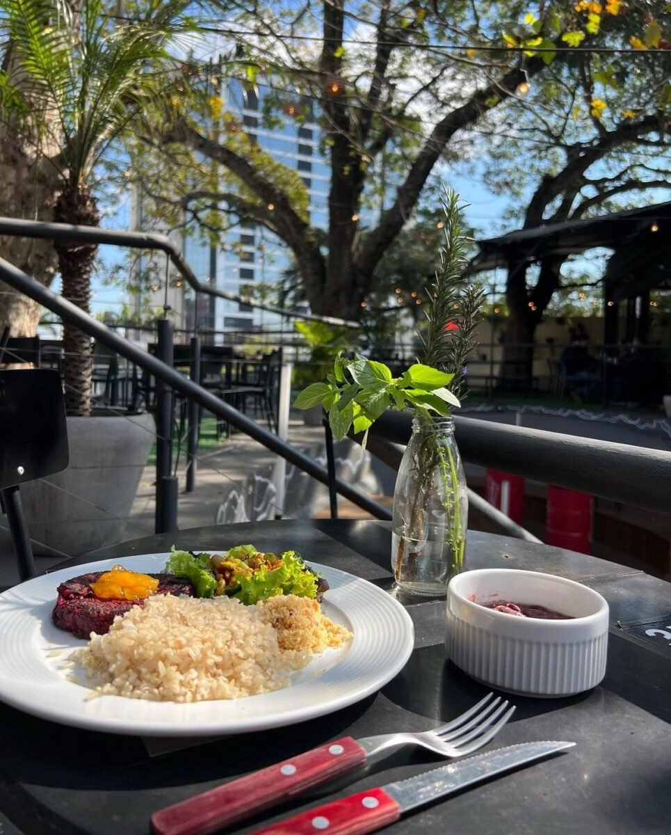Almoço com buffet livre com muita variedade e qualidade!
