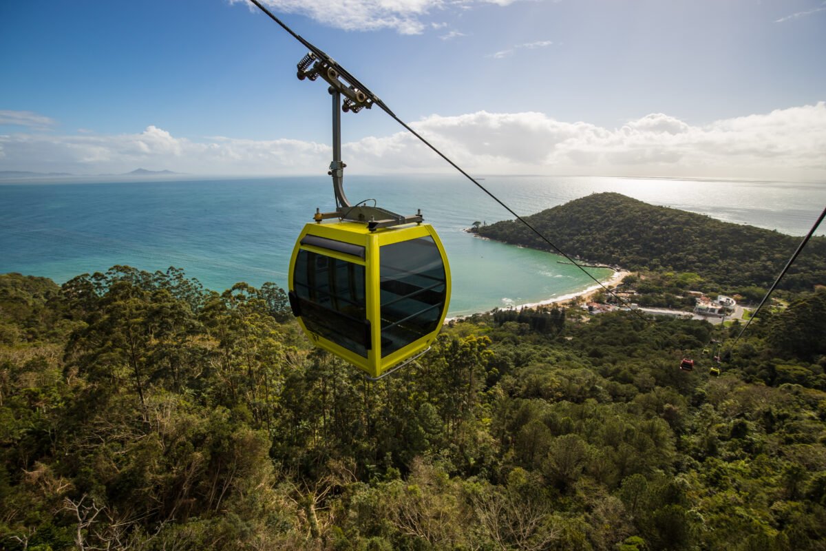 Bondinhos Aéreos - Uma vista privilegiada de Balneário Camboriú. O Único no mundo a ligar duas praias!
