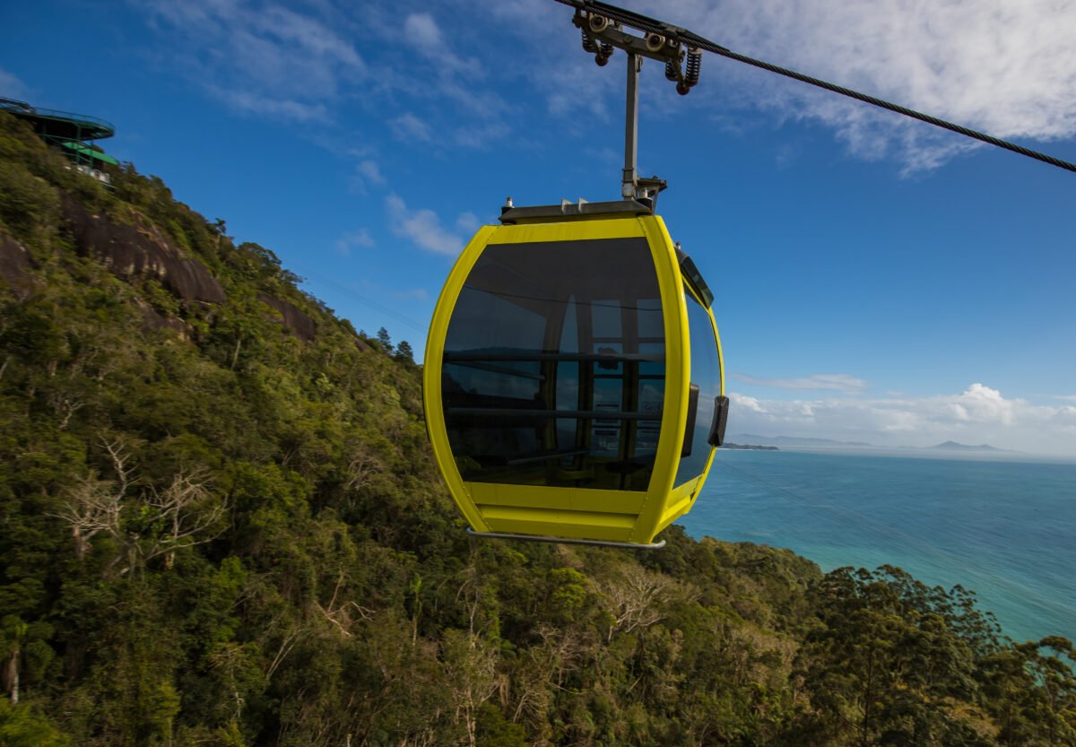 Bondinhos Aéreos - Uma vista privilegiada de Balneário Camboriú. O Único no mundo a ligar duas praias!