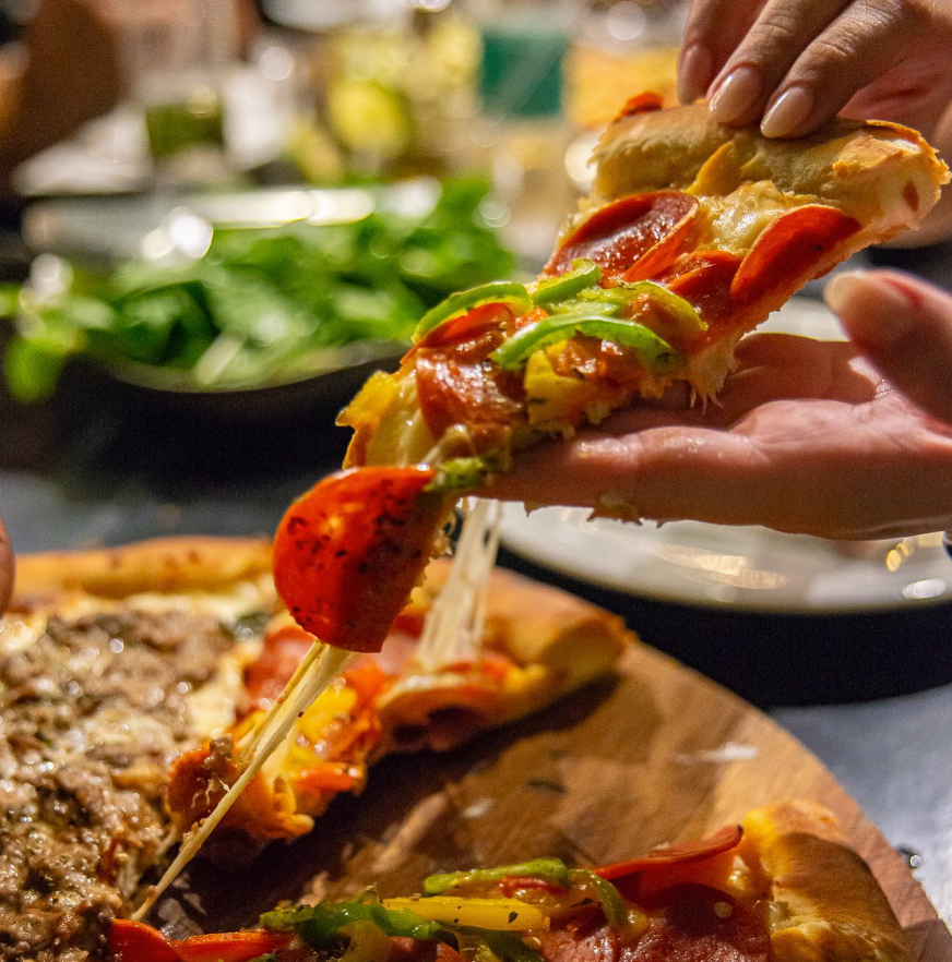 Aproveite a Autêntica Pizza Brasileira grande com até 3 Sabores em PORTO ALEGRE!!