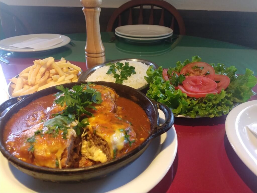 Filé a parmegiana para 2 Pessoas ao lado da rua coberta!