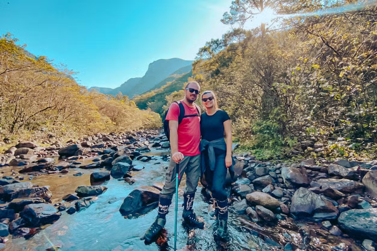 Se você é apaixonado por natureza e aventura, não perca esta trilha pelo cânion Malacara em Praia Grande!