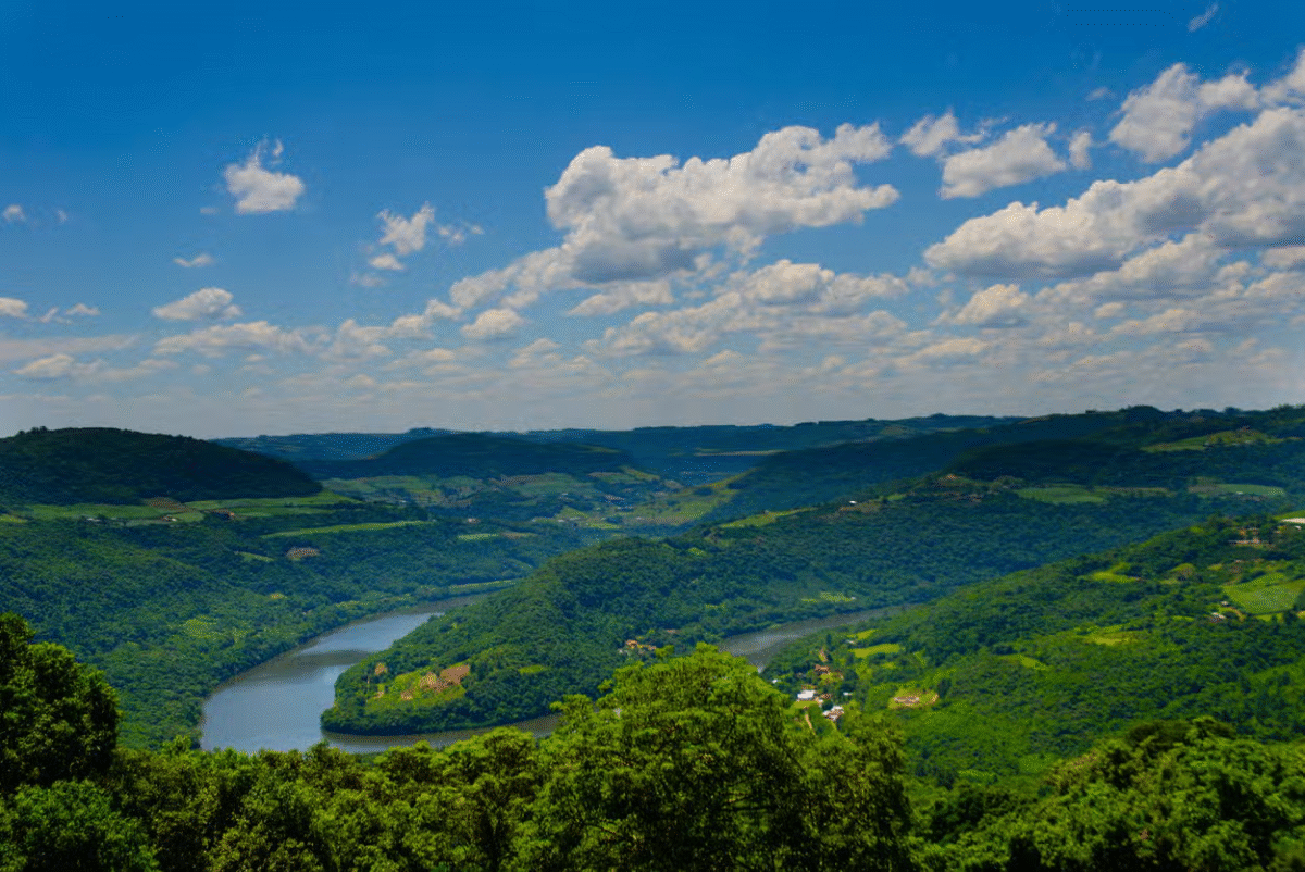 Entre Vinhedos e Montanhas: Explore o Vale do Rio das Antas com Degustações Incríveis!