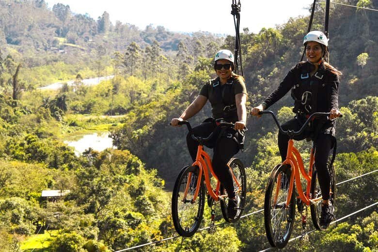 Voe pedalando: Skybike em Praia Grande!