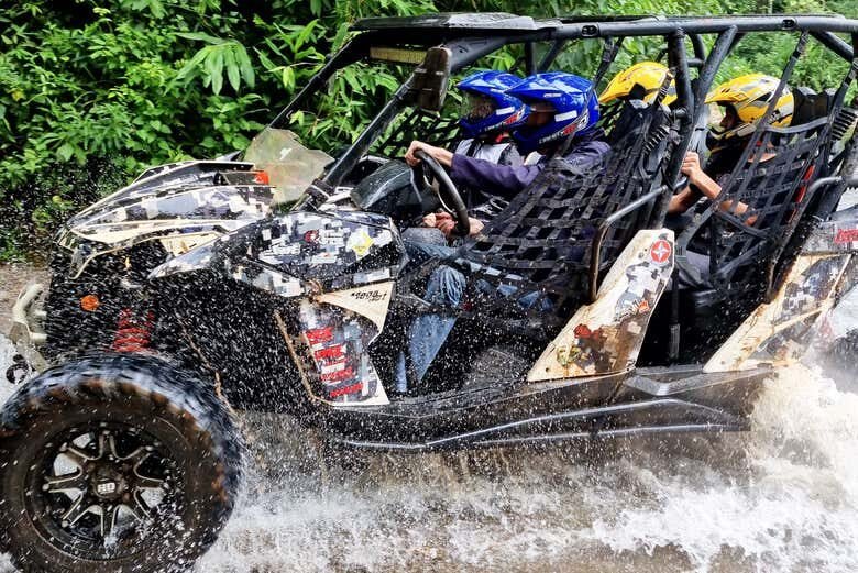 Aventura Radical: Tour de UTV em Praia Grande!