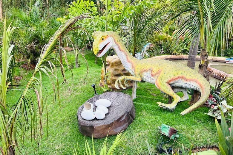 Uma Viagem Ao Mundo Dos Dinossauros: Aventura Jurássica Em Balneário Camboriú!