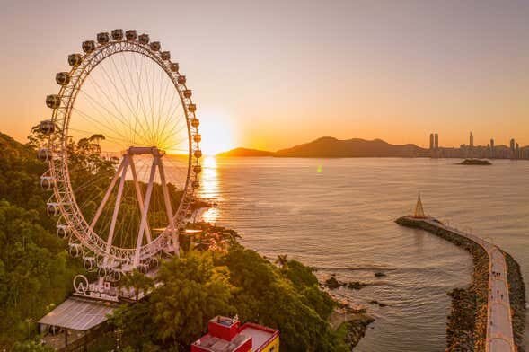 Vista Incrível de Balneário Camboriú na FG Big Wheel: Uma Experiência Panorâmica Única!