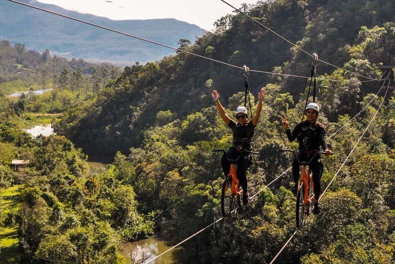 Voe pedalando: Skybike em Praia Grande!
