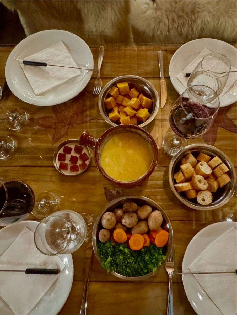 Sequência de Fondue ao lado da Rua Coberta