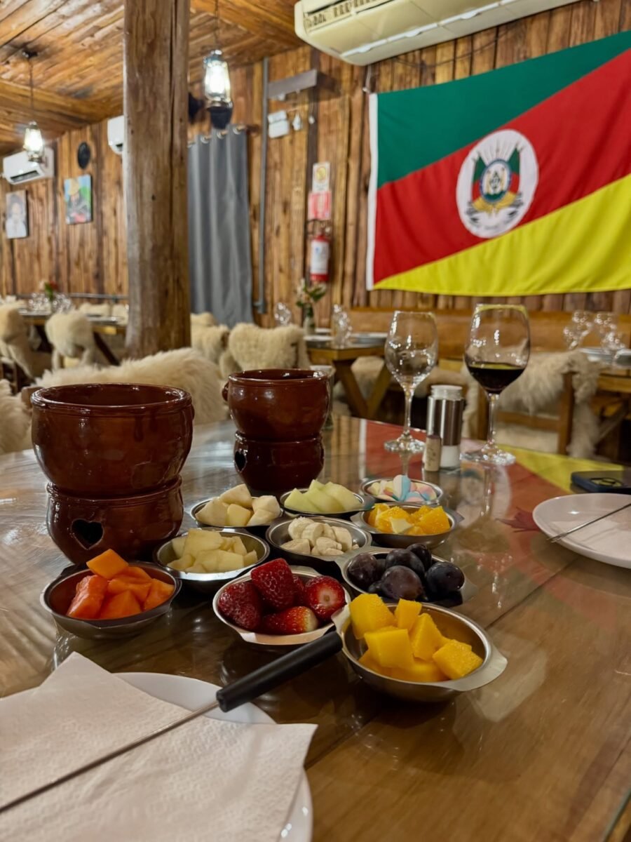 Sequência de Fondue ao lado da Rua Coberta
