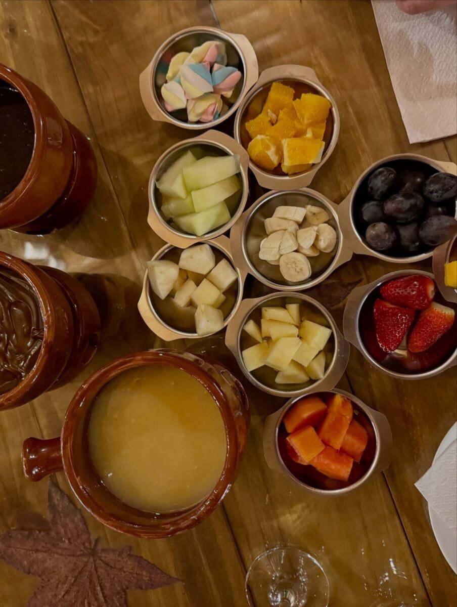 Sequência de Fondue ao lado da Rua Coberta