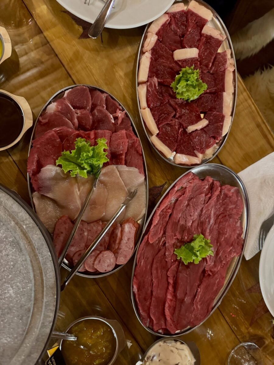 Sequência de Fondue ao lado da Rua Coberta