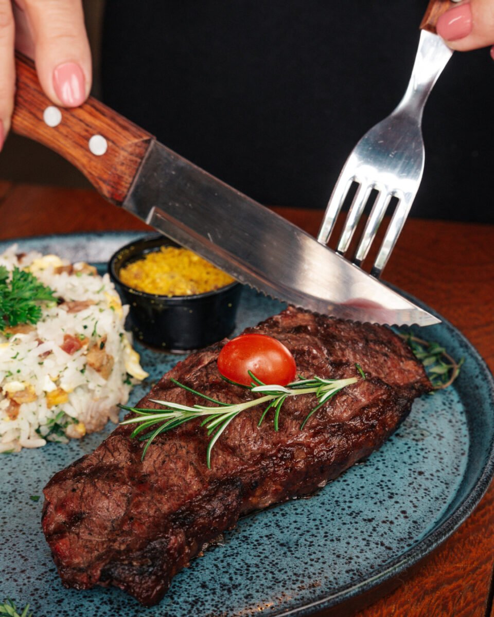 Sabores do Fogo: Cortes Nobres e Burgers Incríveis!